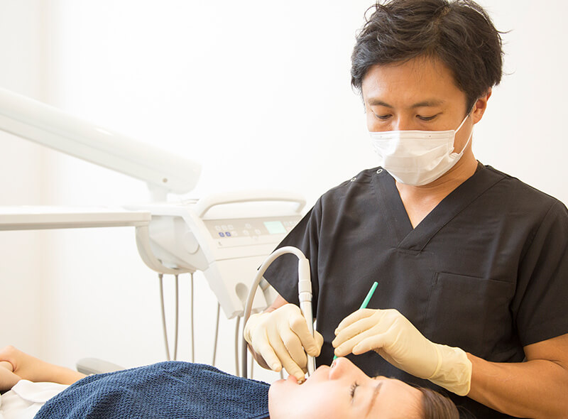 歯科医の治療風景