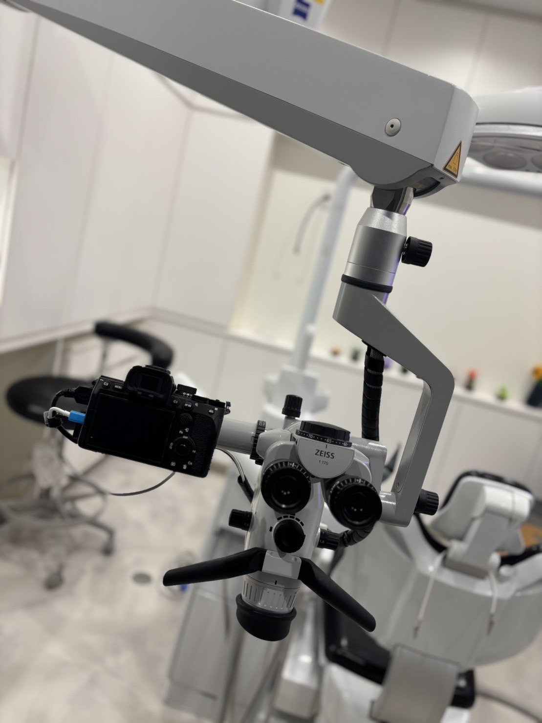 マイクロスコープとは？精密な歯科治療を可能にする顕微鏡の力